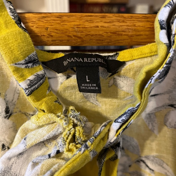 Banana Republic Linen-Blend Twisted Halter Top in Yellow Floral - Picture 4 of 9